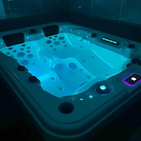 Jacuzzi Prive 500m De La *