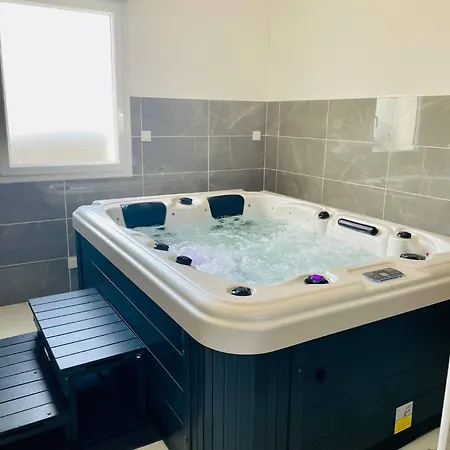 Jacuzzi Prive 500m De La *